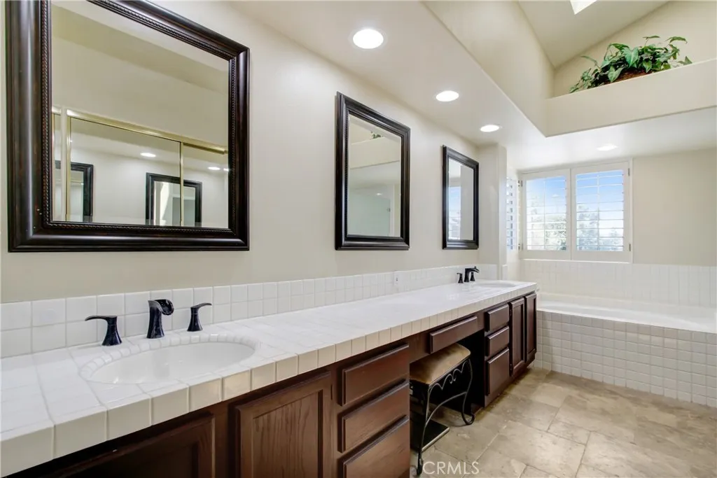 24399 Avenida Musico, Murrieta, California 92562 home-pic-43